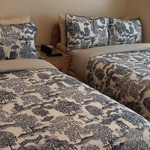london-luxury-3-bedroom-flat-1min-walk-from-underground.brighton-hotels-england.com/