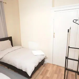 Cheerful 4 Bedroom House In Greater Hébergement de vacances Londres